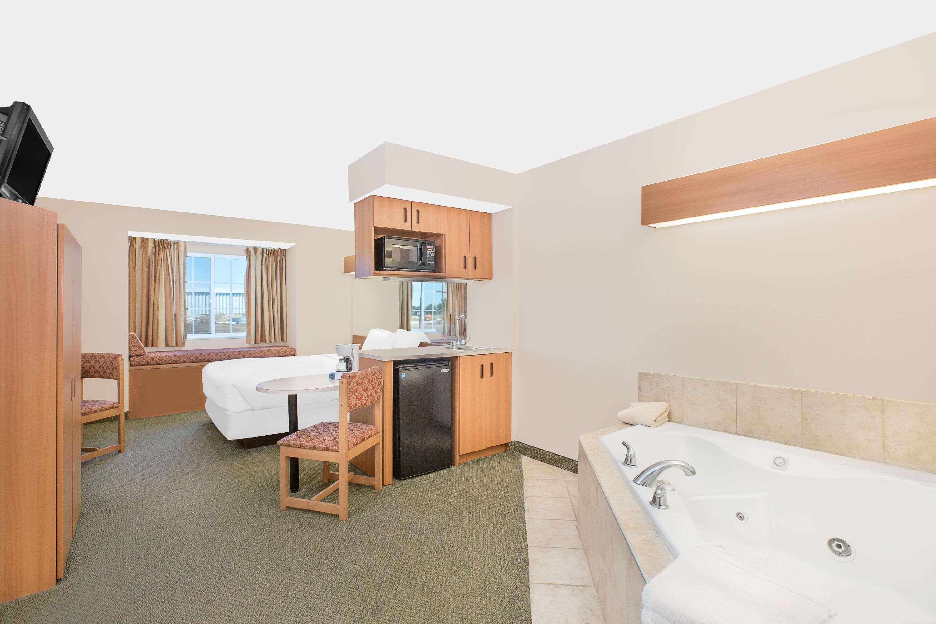 Microtel Inn & Suites By Wyndham Colfax Extérieur photo