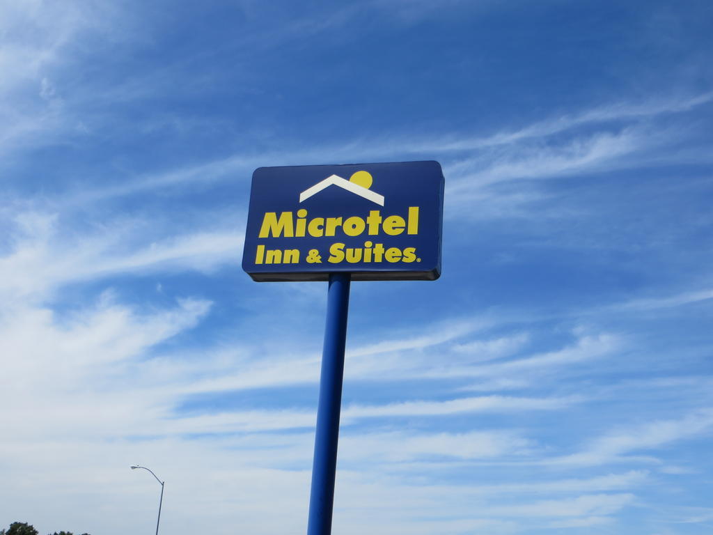 Microtel Inn & Suites By Wyndham Colfax Extérieur photo