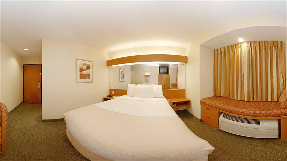 Microtel Inn & Suites By Wyndham Colfax Extérieur photo